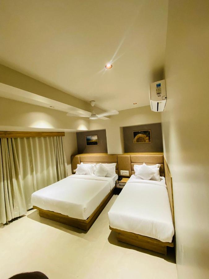 Hotel Amber Paramount Mumbai Exterior photo