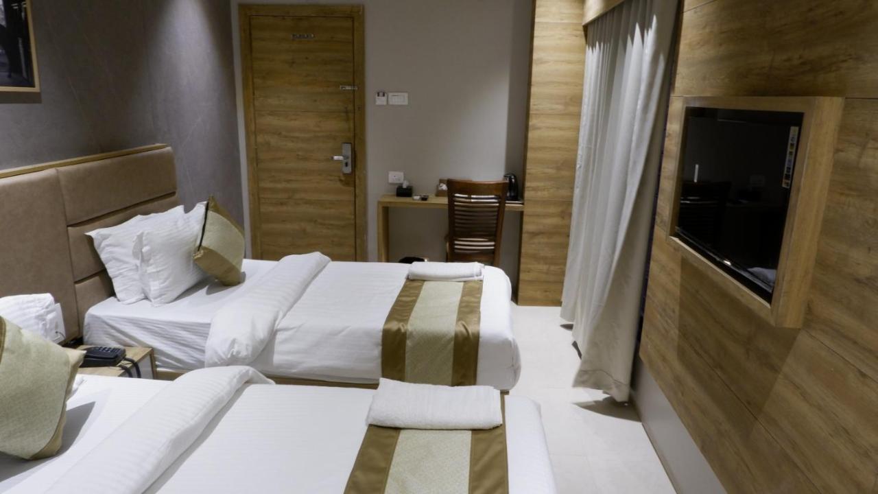 Hotel Amber Paramount Mumbai Exterior photo