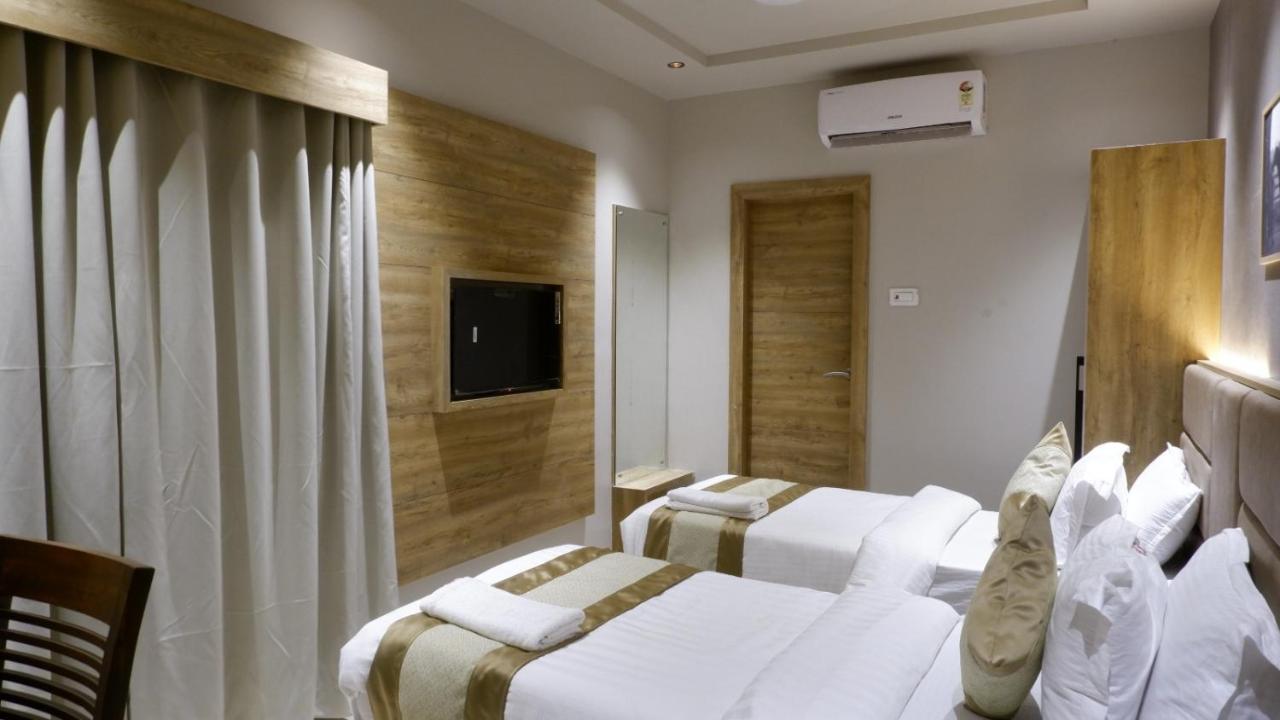 Hotel Amber Paramount Mumbai Exterior photo