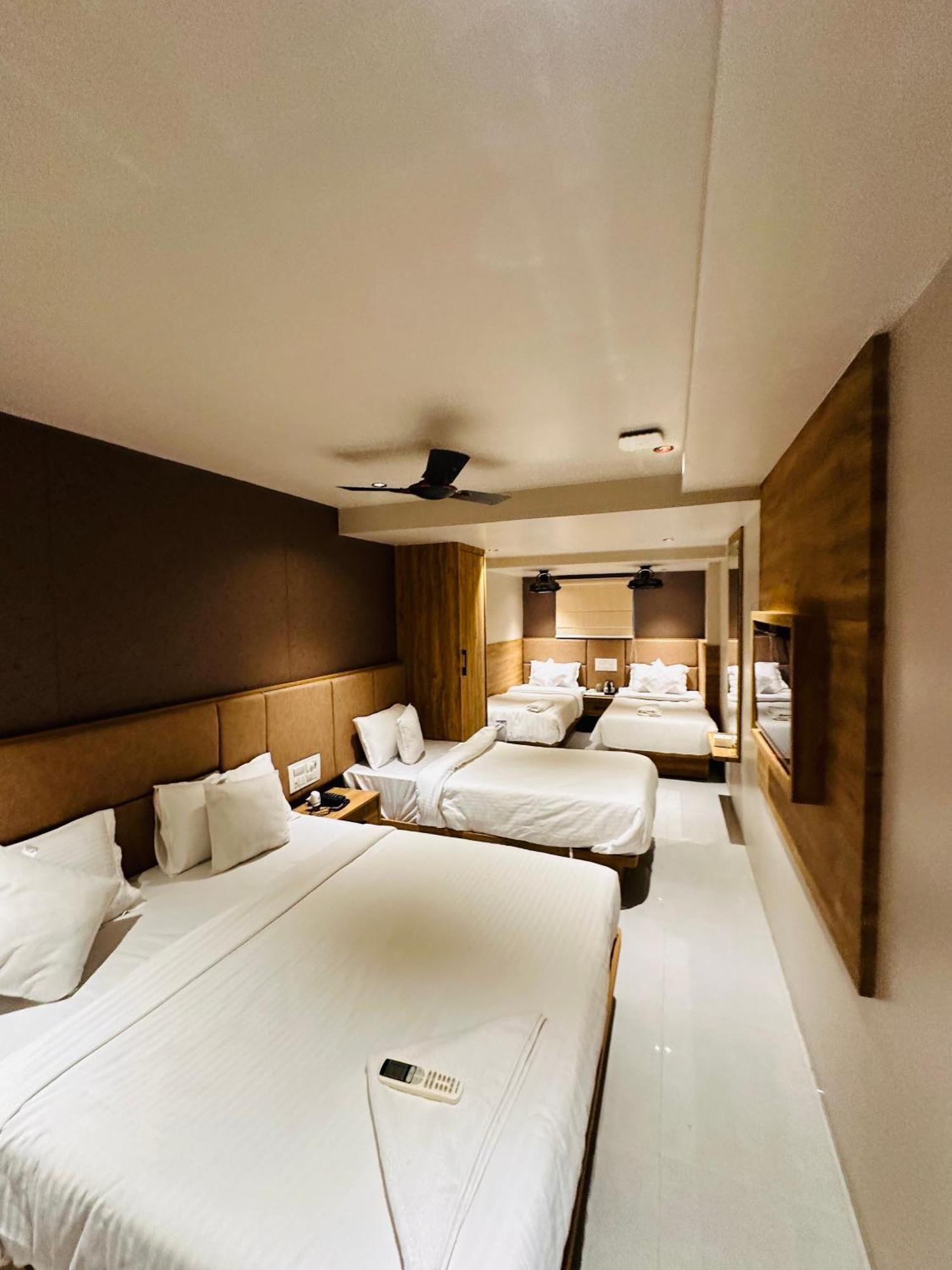 Hotel Amber Paramount Mumbai Exterior photo